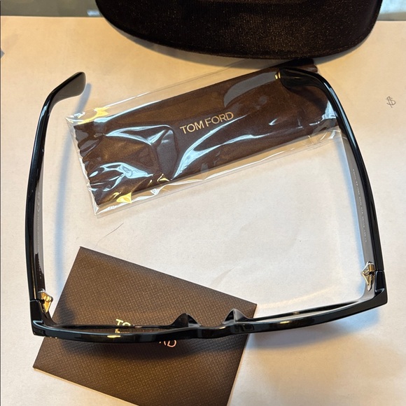 Tom Ford NIB Penny FT1086 Sunglasses in Black Full Inclusion 55 - 19 - 135 - Picture 14 of 16